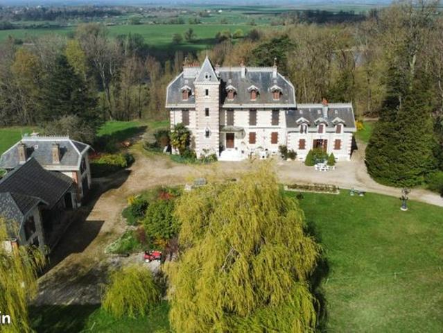 Maison 33 pièces 1 700 m²