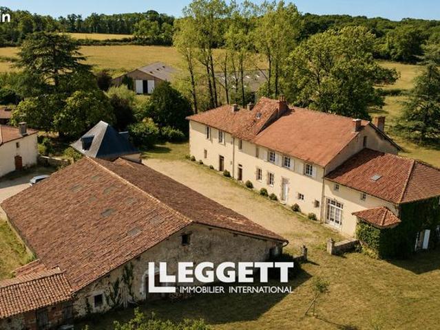 Maison 33 pièces 895 m²