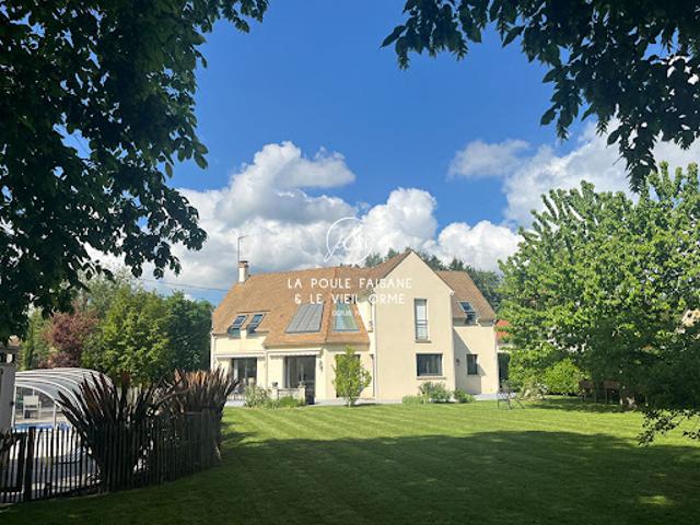 Maison avec piscine et jardin