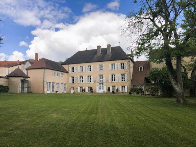 Maison avec piscine et jardin