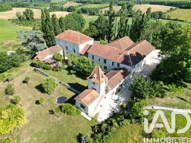Maison 34 pièces 885 m²