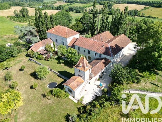 Maison 34 pièces 885 m²
