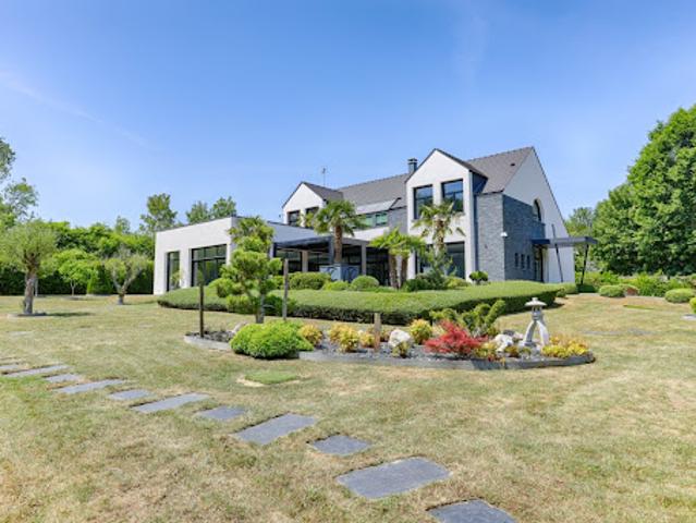 Maison avec piscine et terrasse