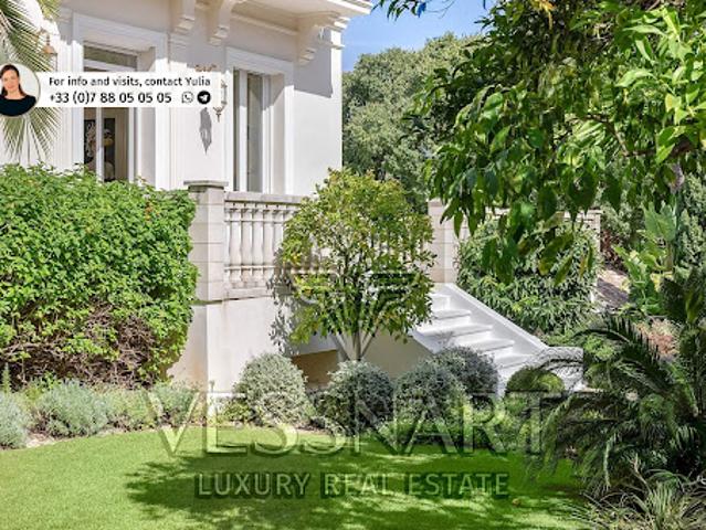 Maison contemporaine avec piscine en bord de mer