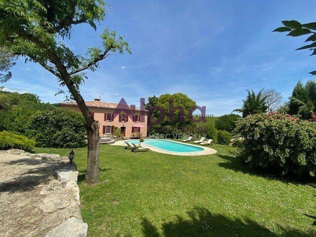 Maison 355 m²