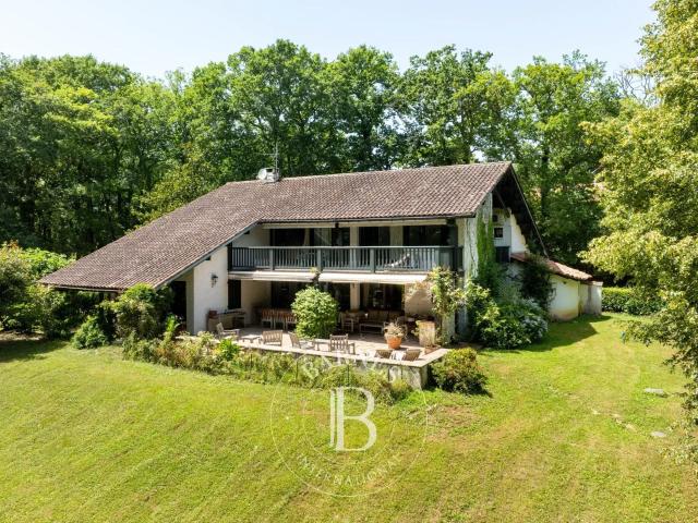Maison 359 m²
