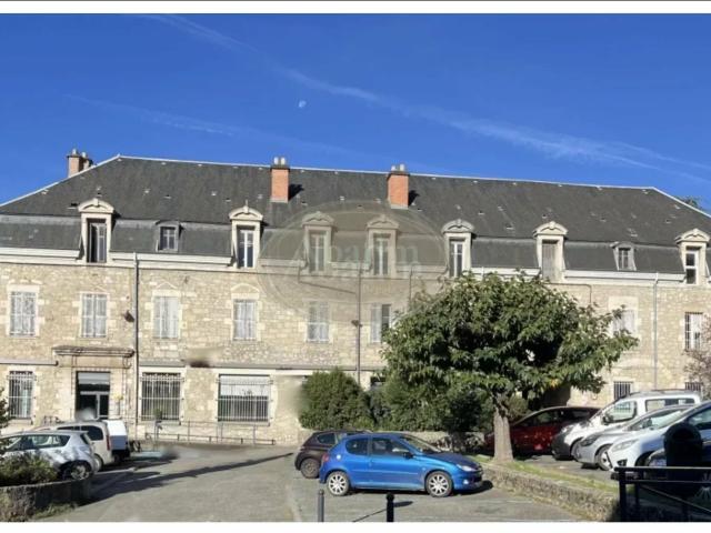 Maison 35 pièces 2 100 m²