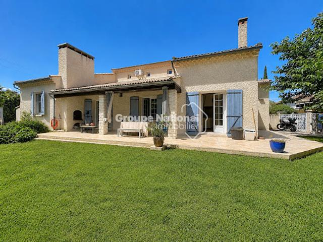 Maison avec piscine et jardin