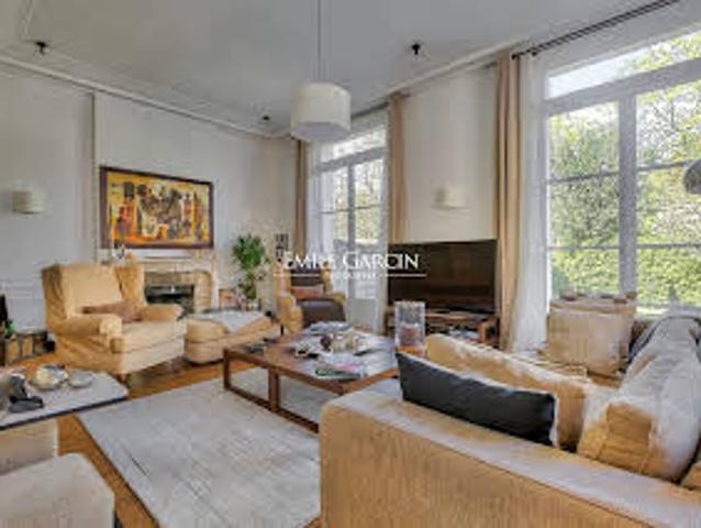 Maison avec piscine et jardin