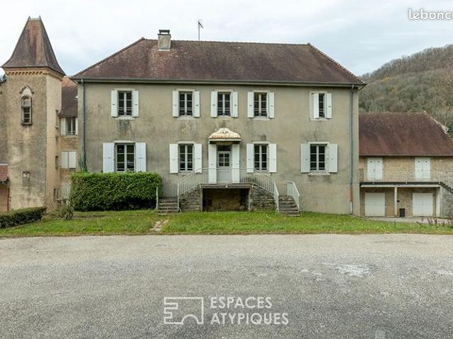 Maison 37 pièces 1980 m²