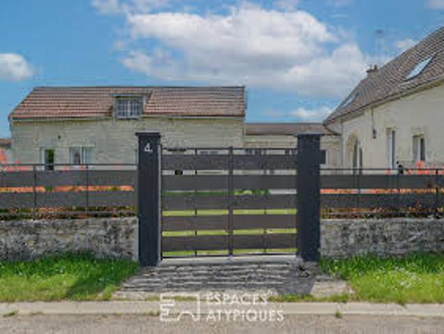 Maison contemporaine avec jardin et terrasse