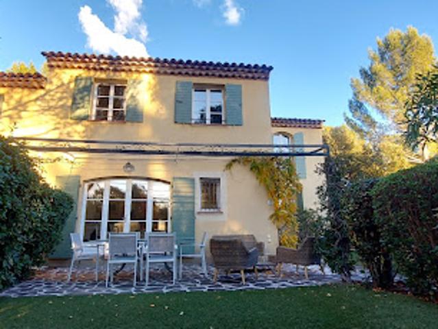 Maison avec piscine et jardin