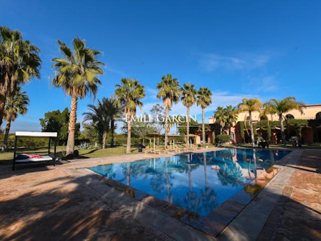 Maison avec piscine et terrasse