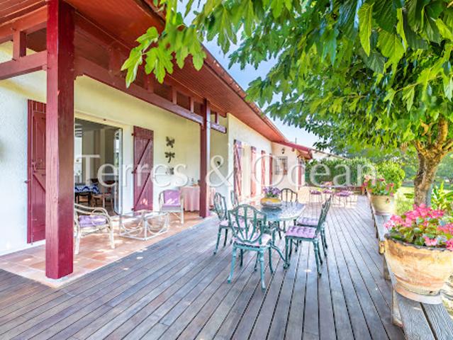 Maison avec jardin et terrasse