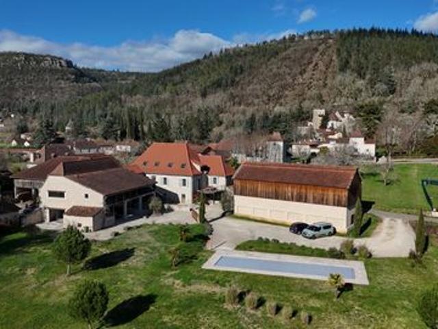 Maison 394 m2 tour de faure