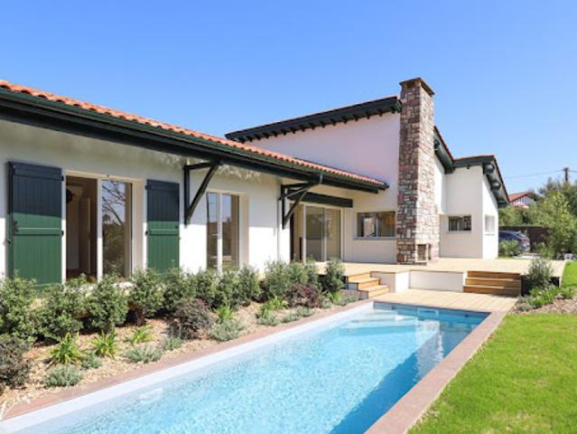 Maison avec piscine et jardin