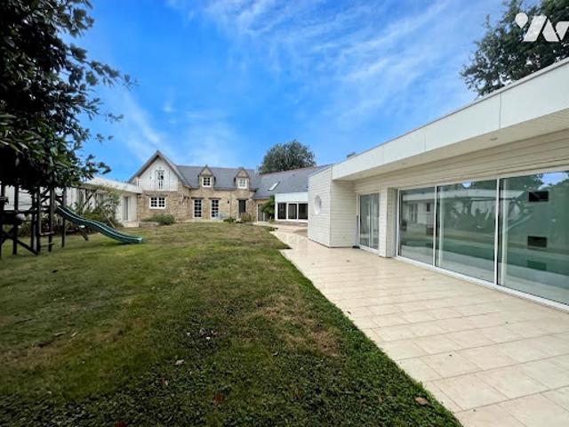 Maison avec piscine et jardin