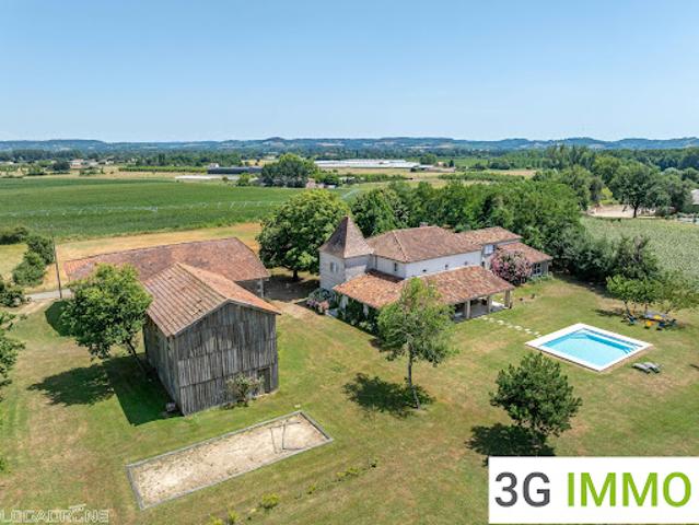 Maison avec piscine et jardin