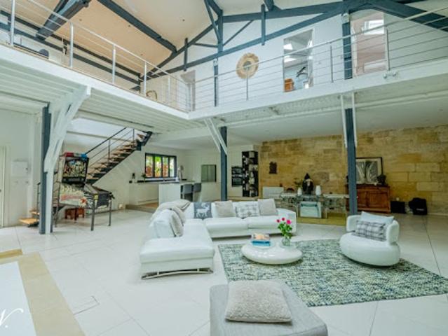 Maison avec piscine et jardin