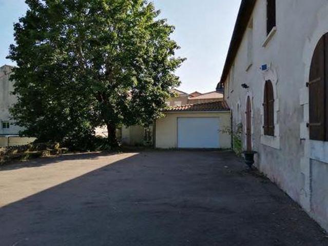 Maison 7 chambres, Confolens Poitou Charentes 16500 DS84304715