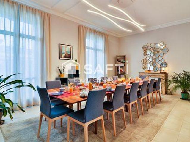 Maison 7 chambres, Nimes Languedoc Roussillon 30000 DLS90534199