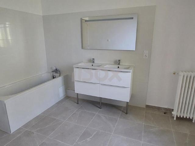 Maison 7 pièce s 5 chambre s 210.42 m²