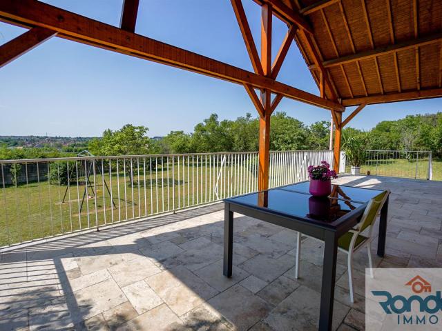 Maison 7 Pieces / 3 Chambres / Environ 189 M2 / Parcelle 337. 189m² Is sur Tille