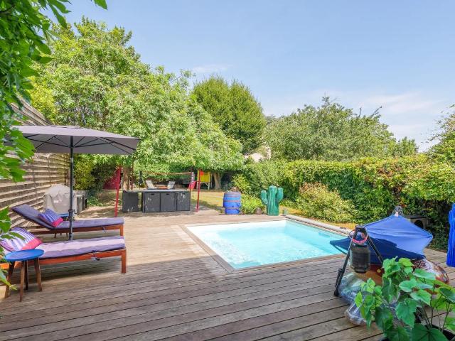 Maison 7 pièces 127 m² à Gagny avec piscine, jardin et parkings