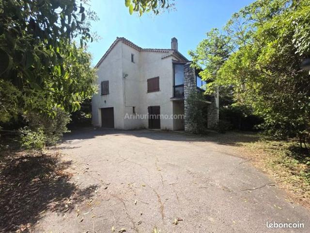 Maison 7 pièces 138 m²
