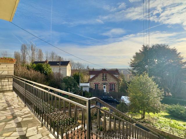 MAISON 7 PIECES 133 M2 A ATHIS MONS, GRAND JARDIN ET FORT POTENTIEL