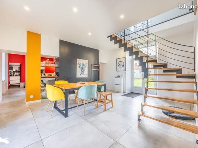 Maison 7 pièces 145 m²