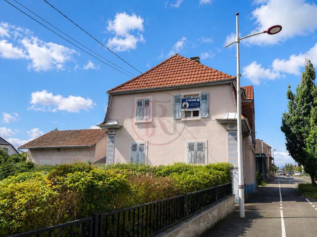 Maison 7 pièces 146 m2 et 13 ares de terrain constructible fort potentiel à Rixheim