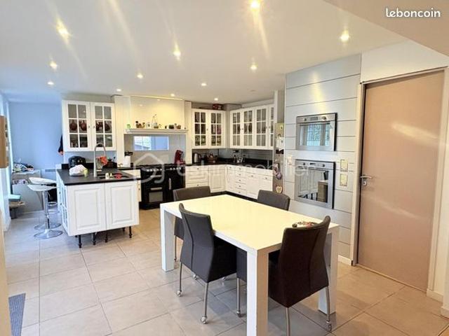 Maison 7 pièces 147 m²