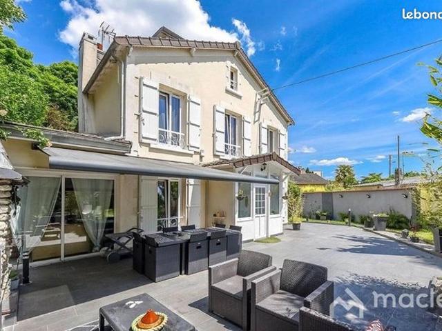 Maison 7 pièces 140 m²