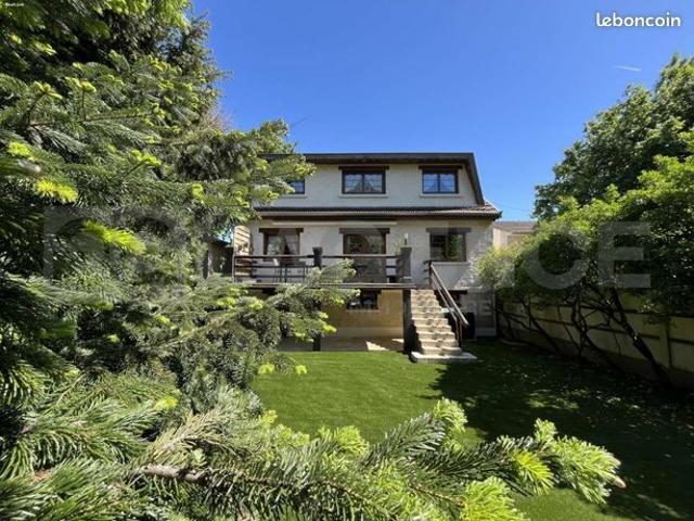 Maison 7 pièces 140 m²