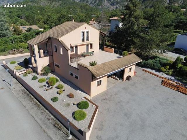 Maison 7 pièces 156 m²