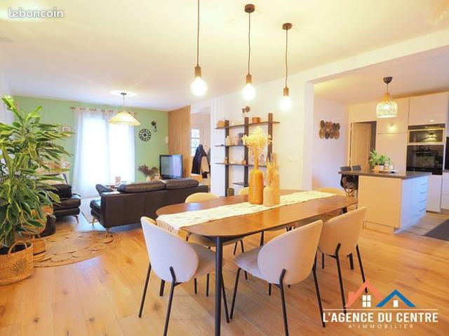 Maison 7 pièces 151 m²