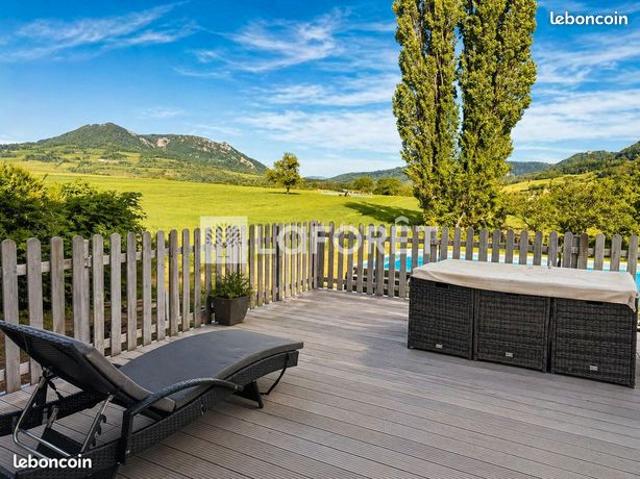 Maison 7 pièces 151 m²