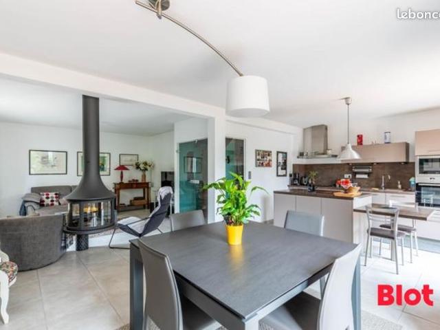 Maison 7 pièces 151 m²