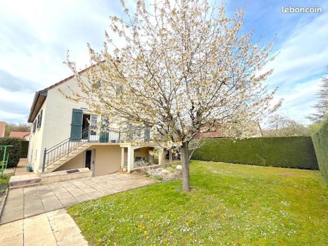 Maison 7 pièces 151 m²