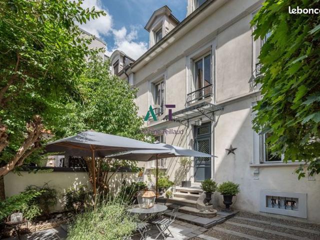 Maison 7 pièces 210 m²