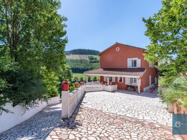 Maison 7 pièces 339 m²