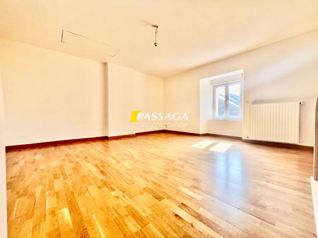 Maison 7 pièces, 177 m² à louer à Calmont 12450