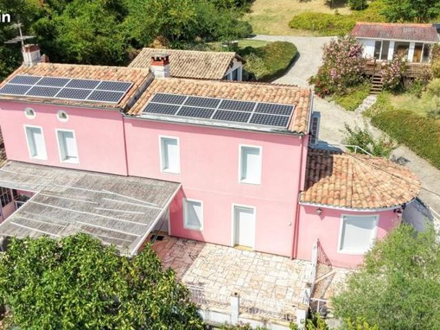 Maison 7 pièces 178 m²