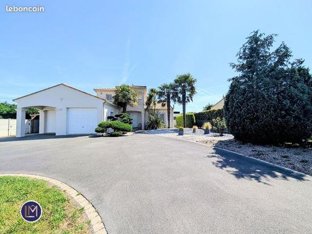 Maison 7 pièces 179 m²