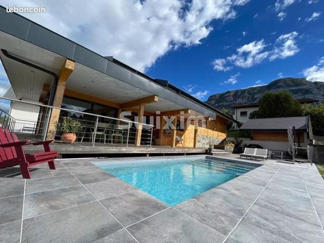 Maison 7 pièces 179 m²