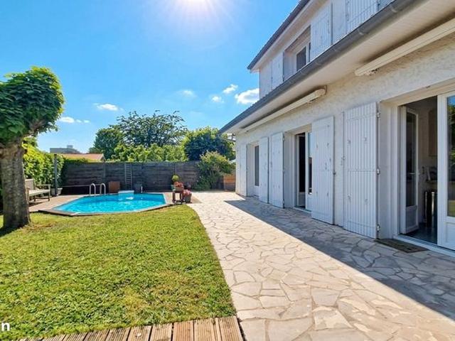 Maison 7 pièces 174 m²
