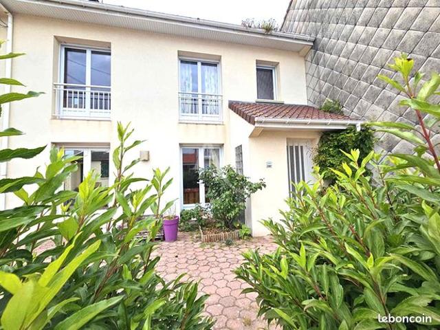 Maison 7 pièces 179 m²
