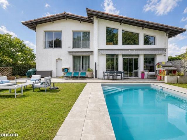 Maison 7 pièces 186 m²