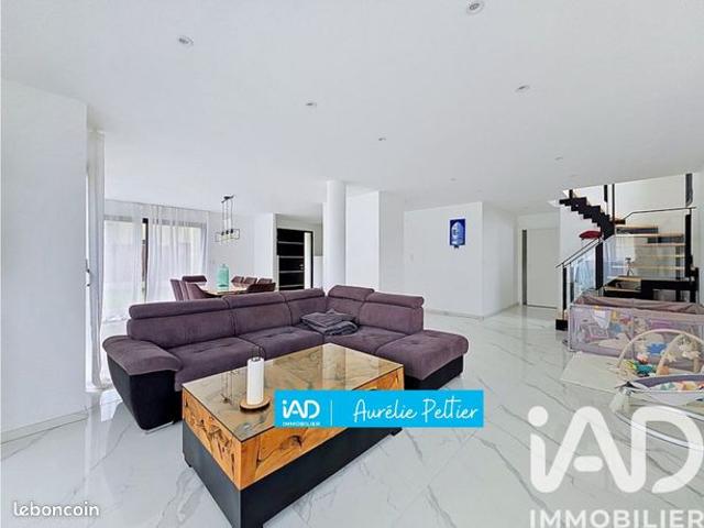 Maison 7 pièces 187 m²